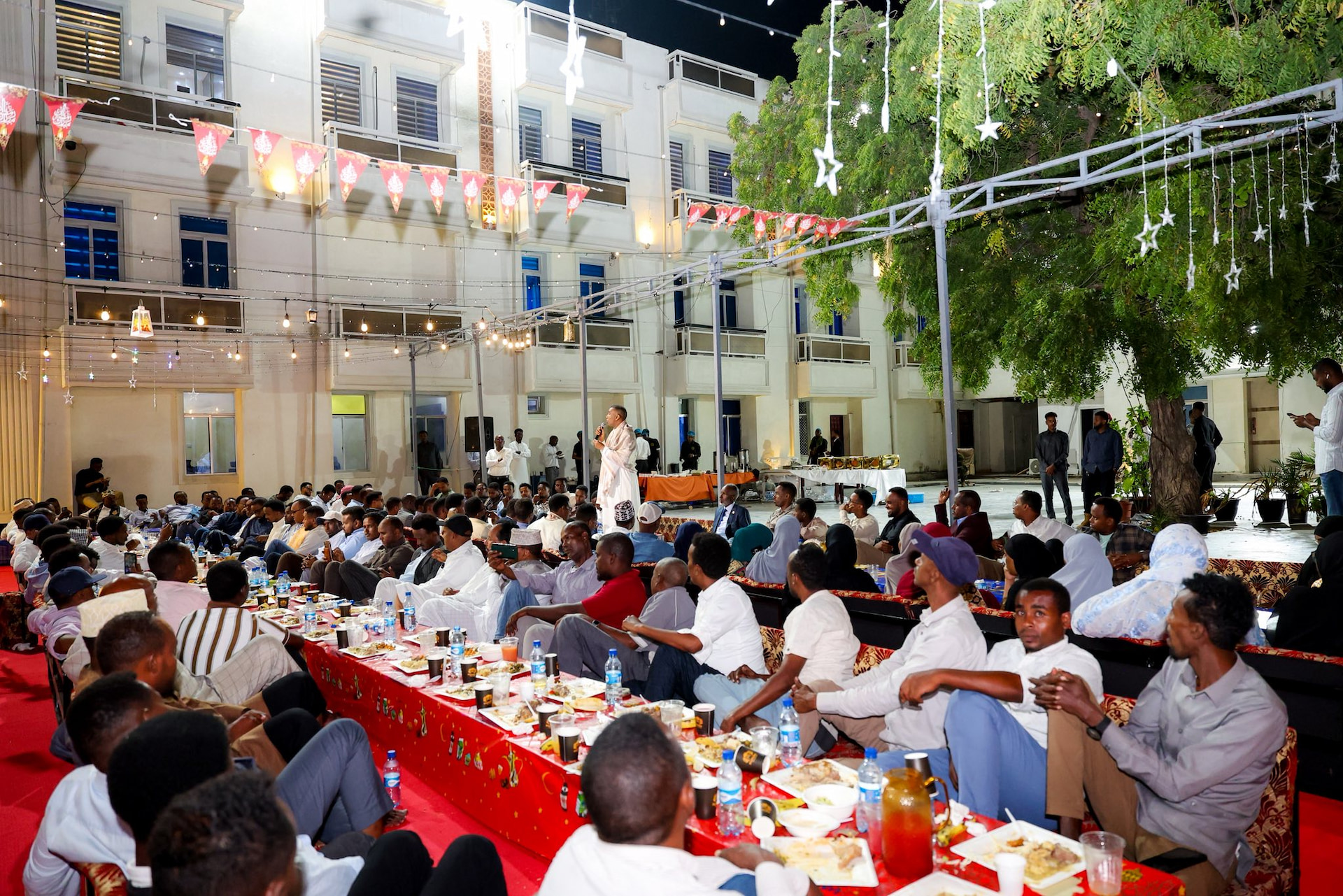 Prime Minister Hamza Abdi Barre Hosts Iftar for OPM Personnel, Highlights Public Service and Drought Relief