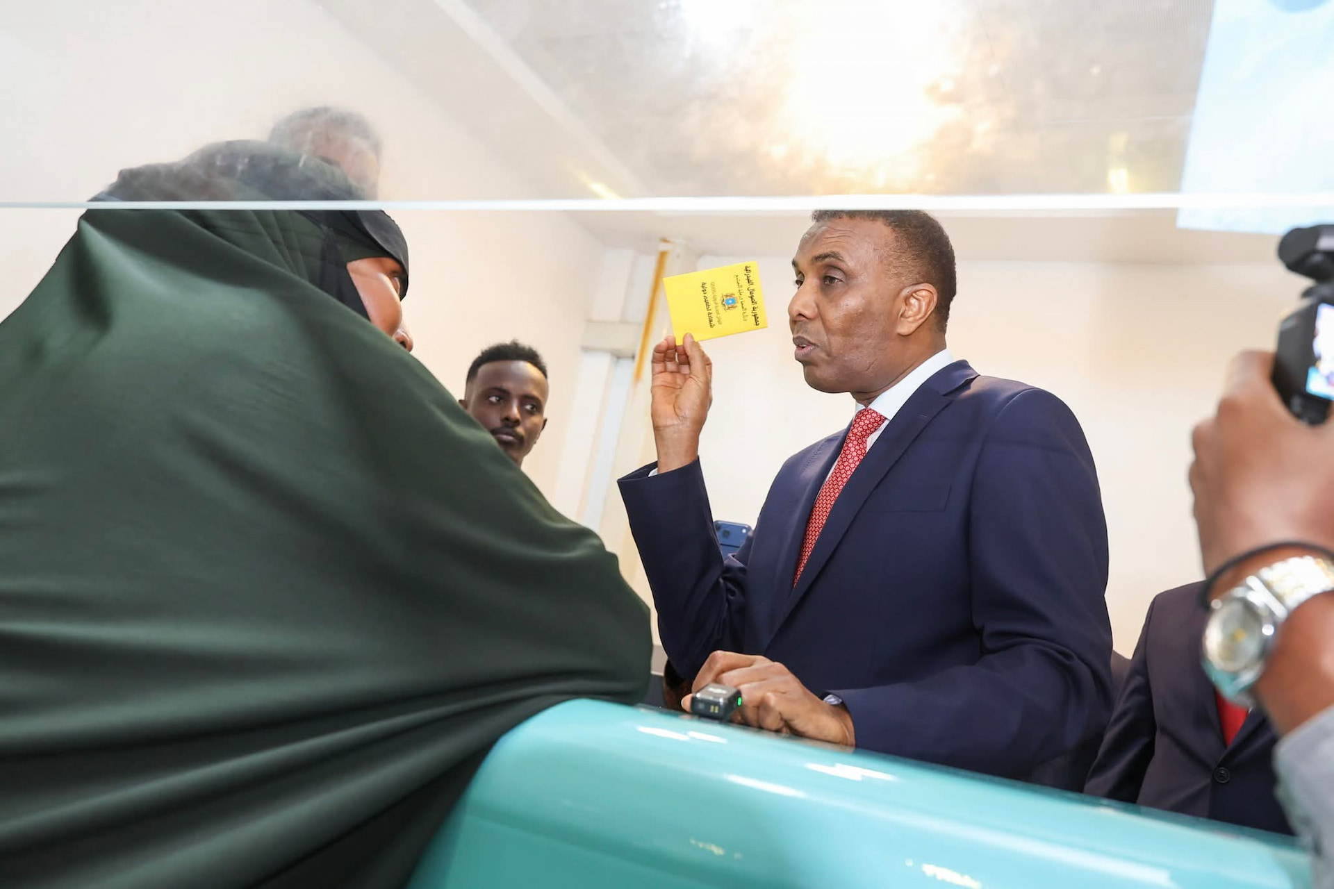 Prime Minister Hamza Abdi Barre Inspects Aden Abdulle International Airport Services