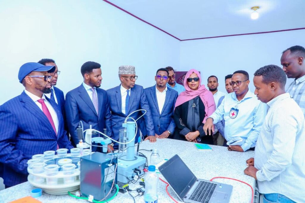 Minister of Energy visits health and education facilities in Dhusamareb