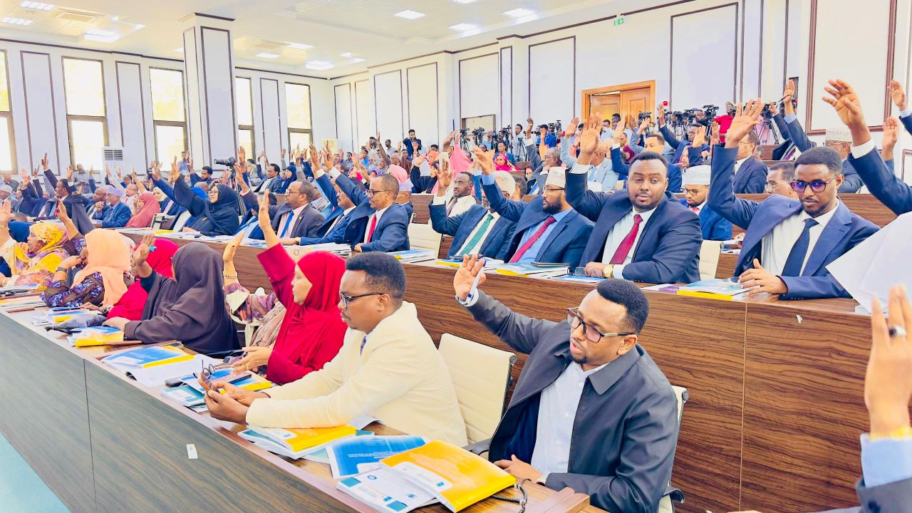 Somalia’s Federal Parliament Approves Official Constitution in Historic Joint Session Vote