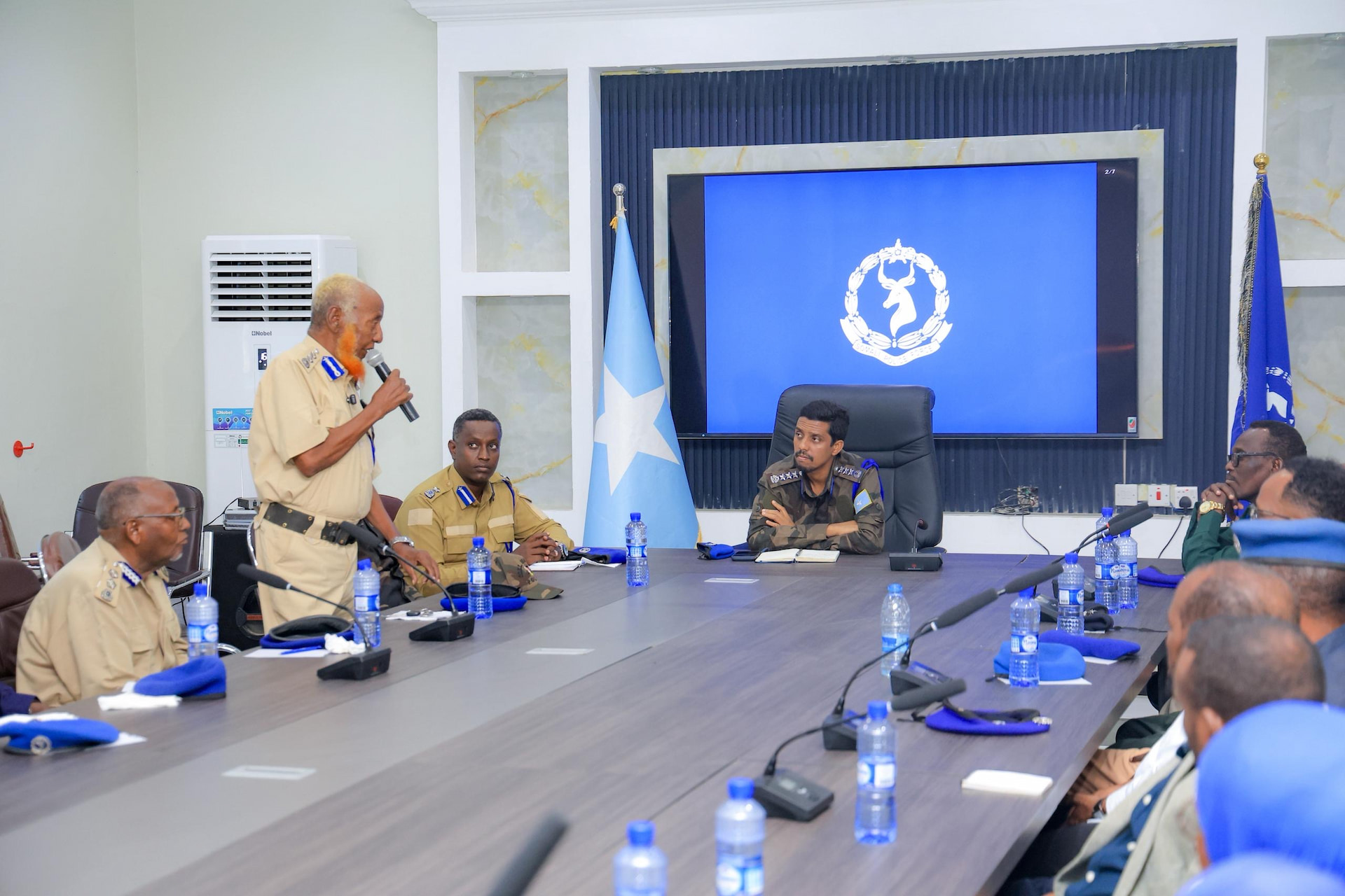 Somali Police Commander Holds Security Meeting in Baidoa