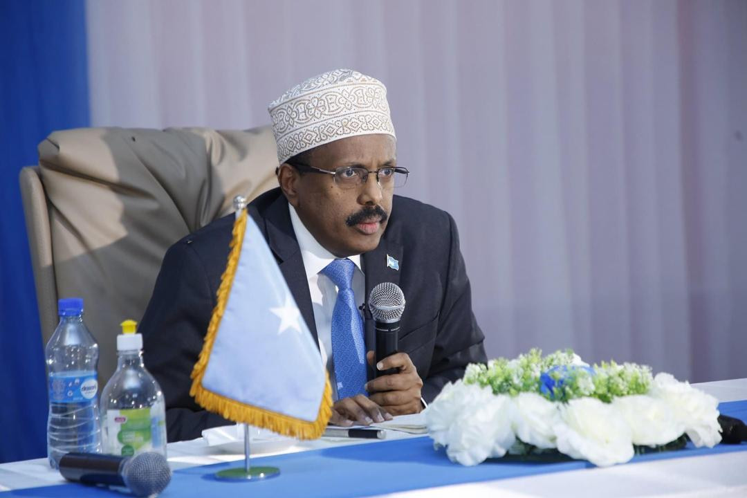 Madaxweynaha JFS oo dib ugu soo laabtay Muqdisho kadib shirkii wadatashiga Heer Federaal iyo Heer D/goboleed+Sawirro