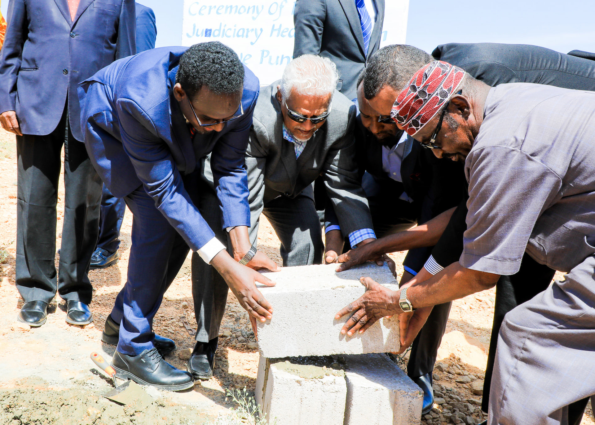 Ku-simaha Madaxweynaha Puntland oo dhagax dhigay xarunta hey’adda Garsoorka “SAWIRRO”