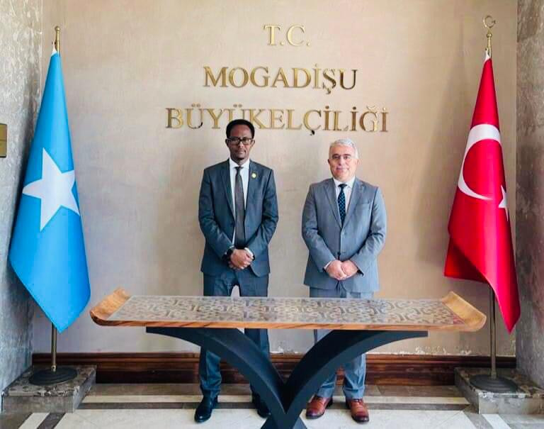 Wasiirka Tamarta Soomaaliya oo la kulmay Safiirka Turkiga ee Soomaaliya