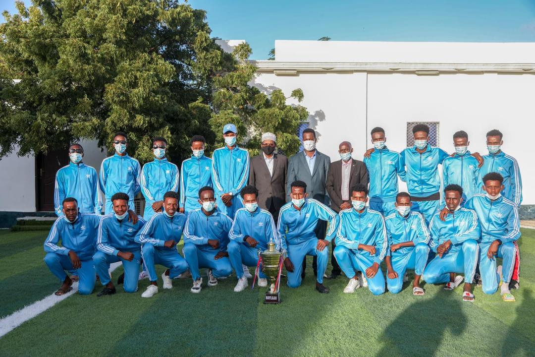 Madaxweyne Farmaajo oo Madaxtooyada Qaranka munaasabad dhiirri-gelin Xulka ku guulaystay Koobka Ciyaaraha Dowlad Goboleedka Puntland ah ugu sameeyay