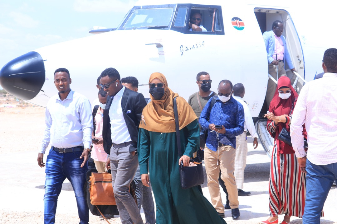 Mas’uuliyiin ka tirsan Wasaaradda Qorsheynta oo gaaray Dhuusamareeb “SAWIRRO”