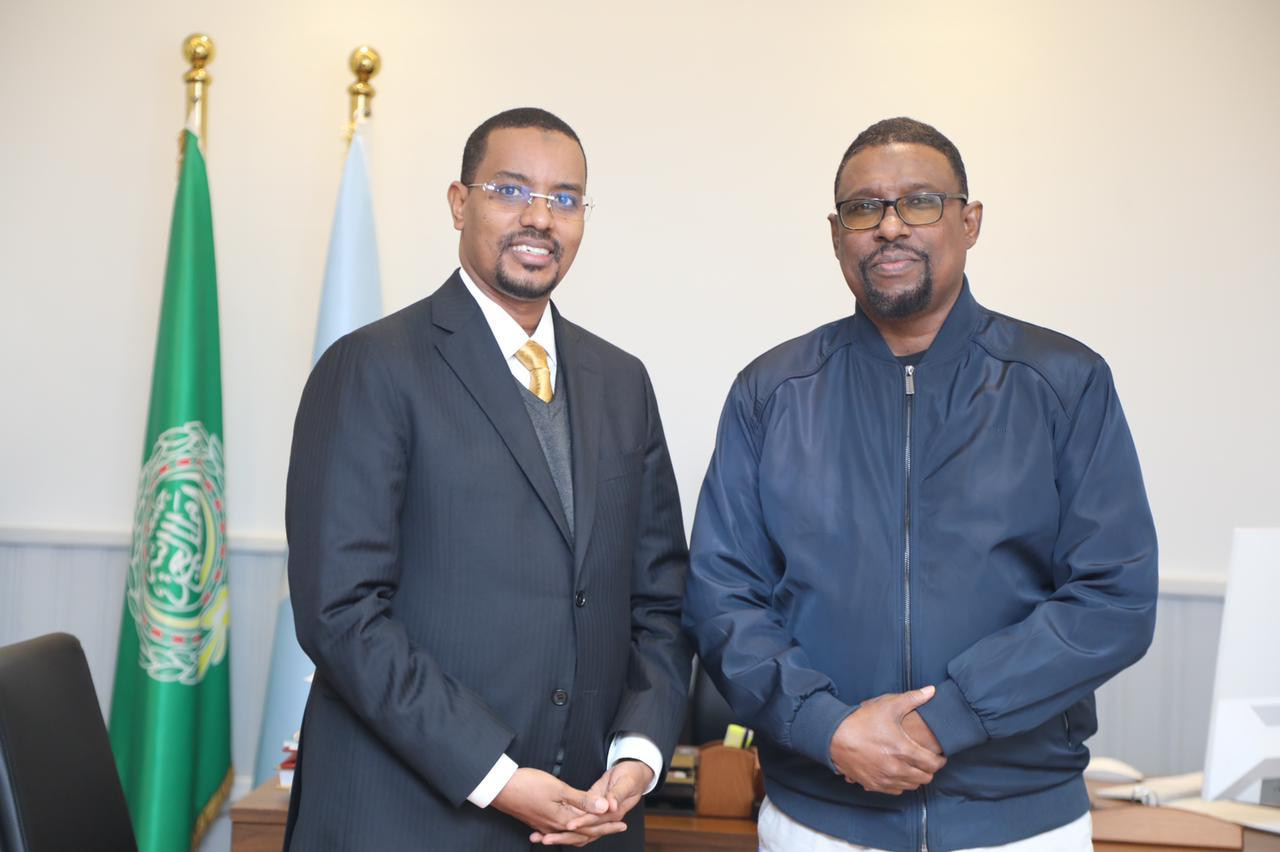 Safiirka J.F.S ee Masar oo Xafiiska ku qaabilay Wasiirka Wasaaradda Batroolka iyo Macdanta XFS.