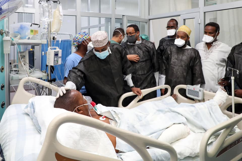 Ra'iisul Wasaare Rooble Oo Caawa Cisbitaalka Ku Booqday Macalimuu+Masawirro