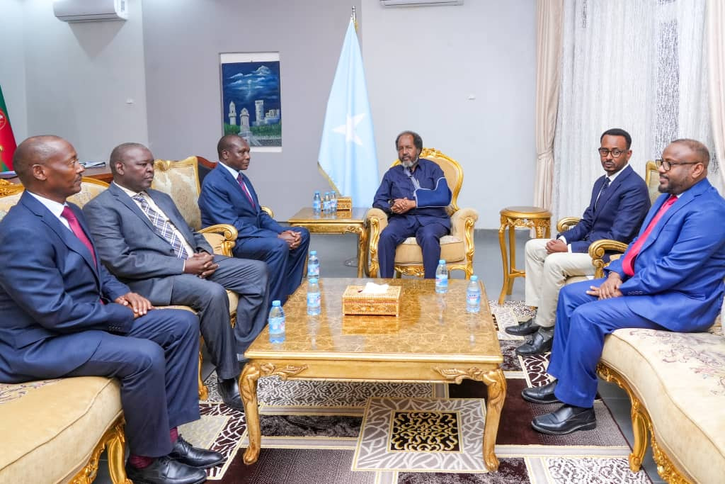Madaxweynaha JFS oo kulan sagootin ah u sameeyay safiirka Kenya ee Soomaaliya