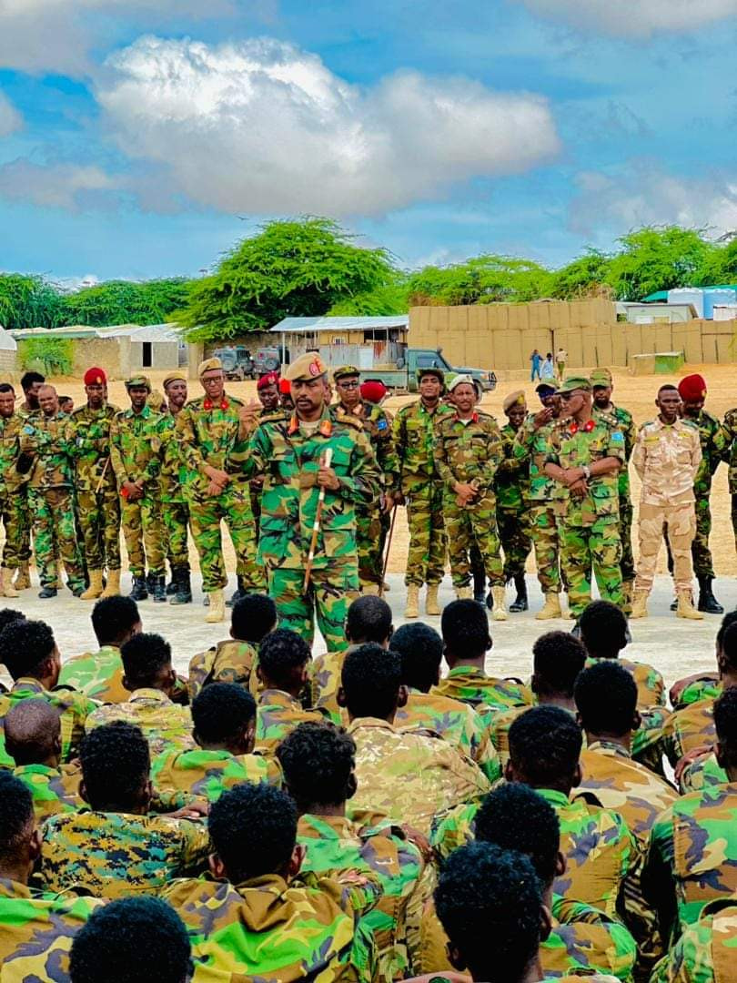 Taliyaha Ciidanka dhulka ee XDS oo kormeeray xerada tababarka ee General Dhega-badan