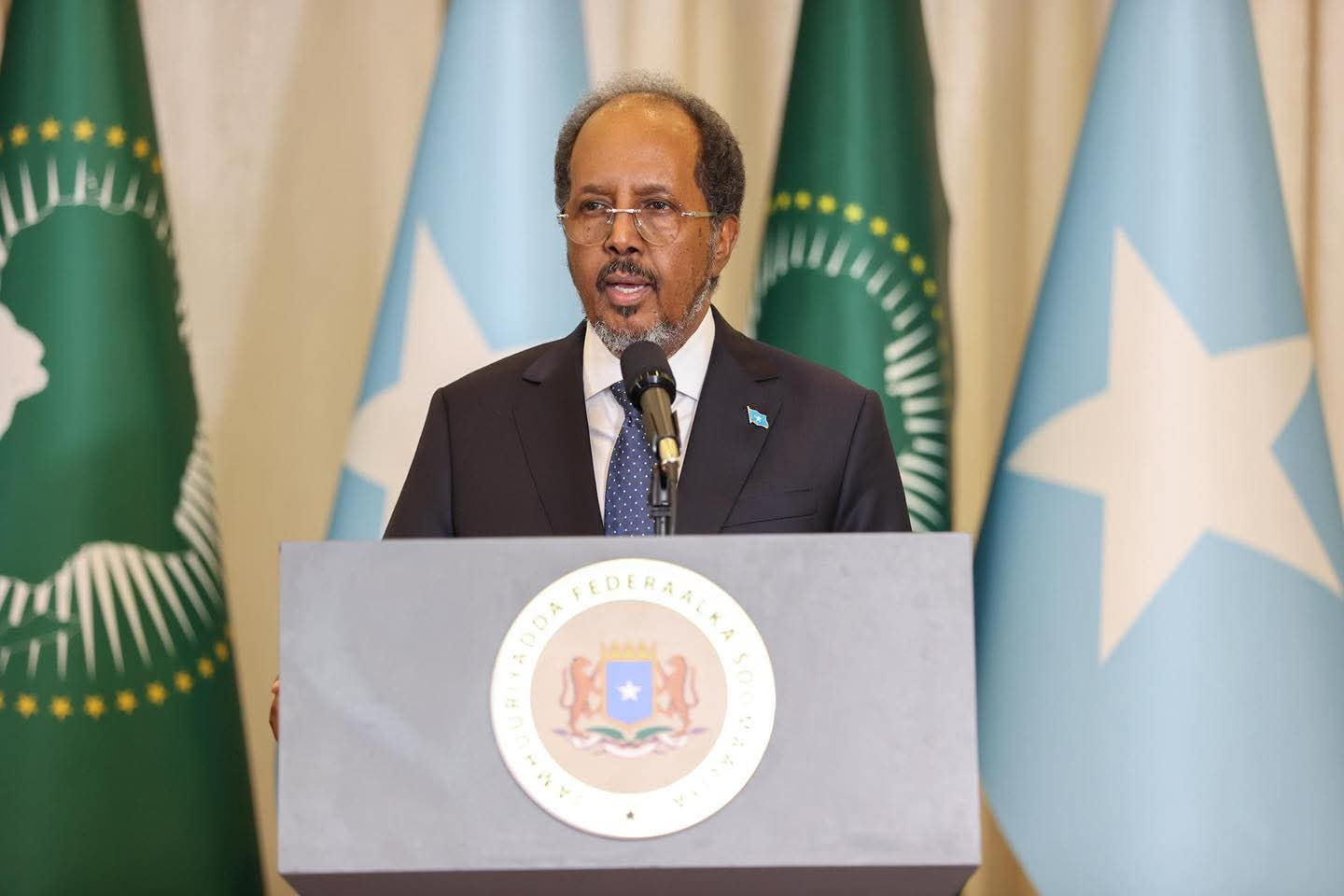 Madaxweyne Xasan Sheekh oo Qaranka la wadaagay hambalyada xubinimada golaha nabadda Midowga Afrika