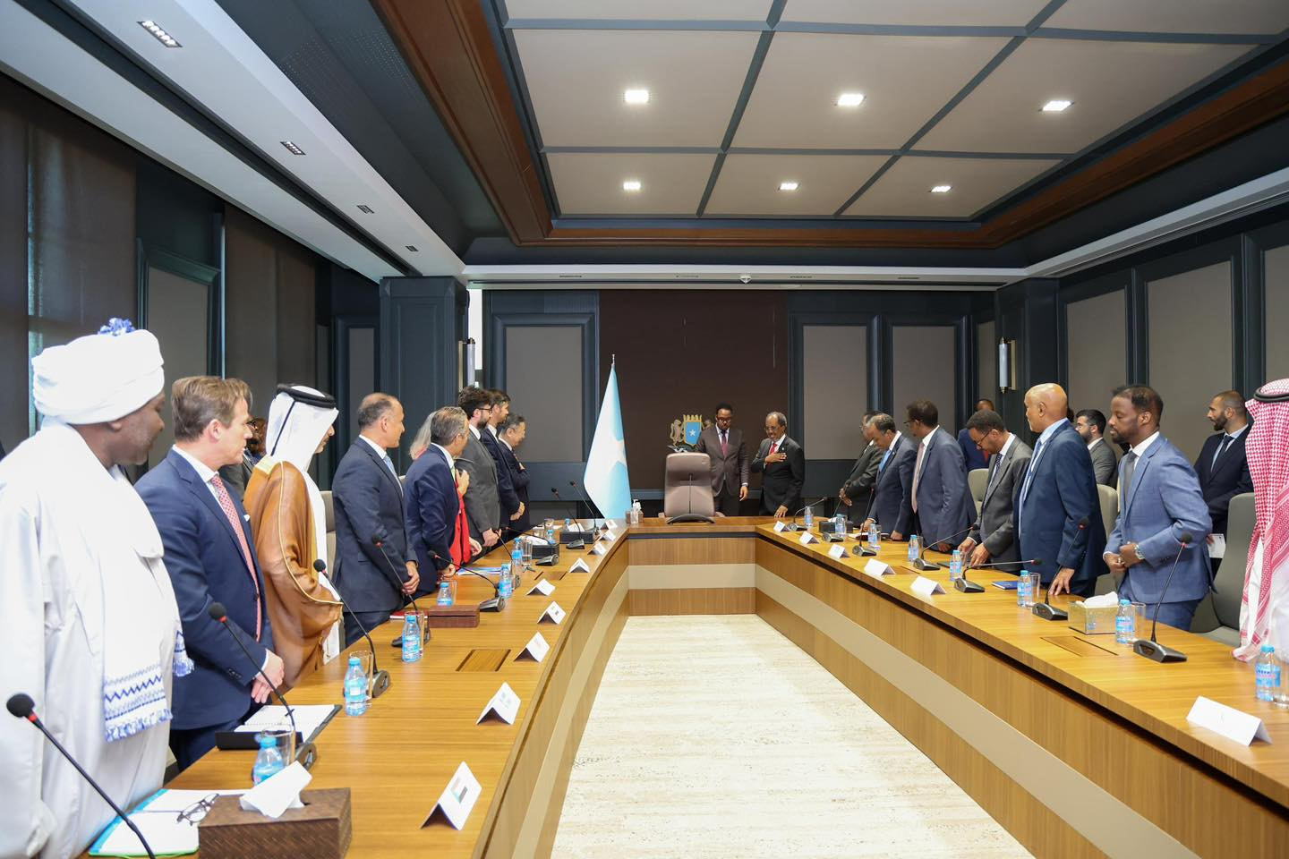 Madaxweyne Xasan Sheekh oo qaabilay danjireyaasha iyo wakiillada hay'adaha caalamiga ah ee Soomaaliya ka hawlgala