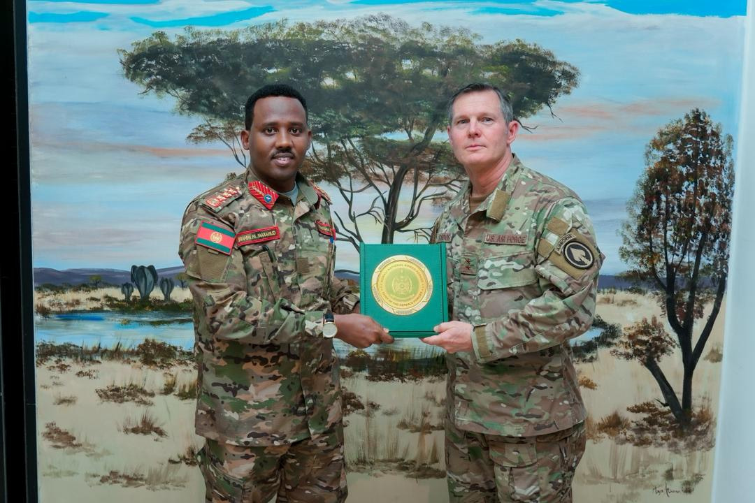 Taliyaha XDS oo la kulmay Taliyaha Maraykanka u qaabilsan hawgallada gaarka ah ee Afrika
