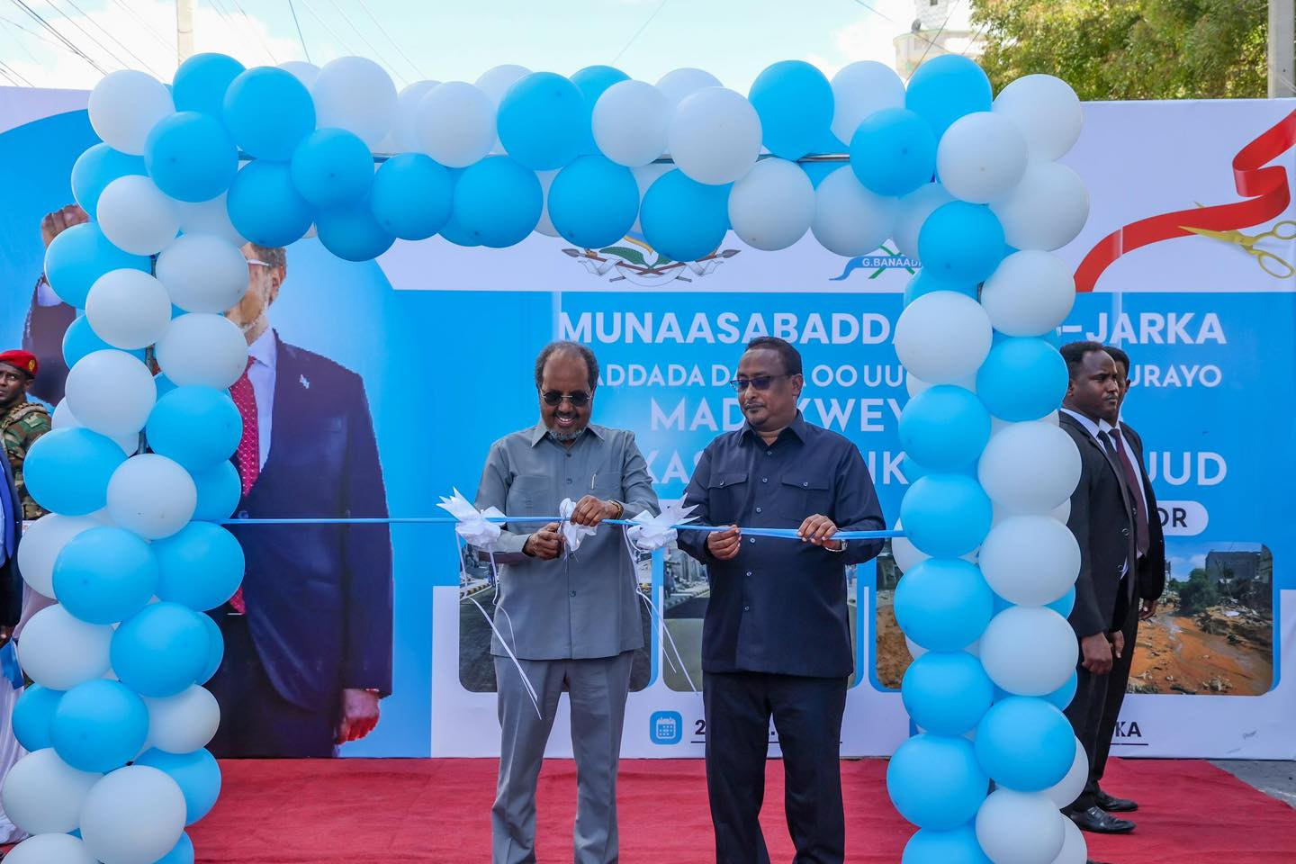 MADAXWEYNE XASAN SHEEKH OO XARIGGA KA JARAY WADDADA ISKU XIRTA ISGOYSYADA DABKA IYO BAKAARAHA OO LAGU DHISAY CANSHUURTA SHACABKA