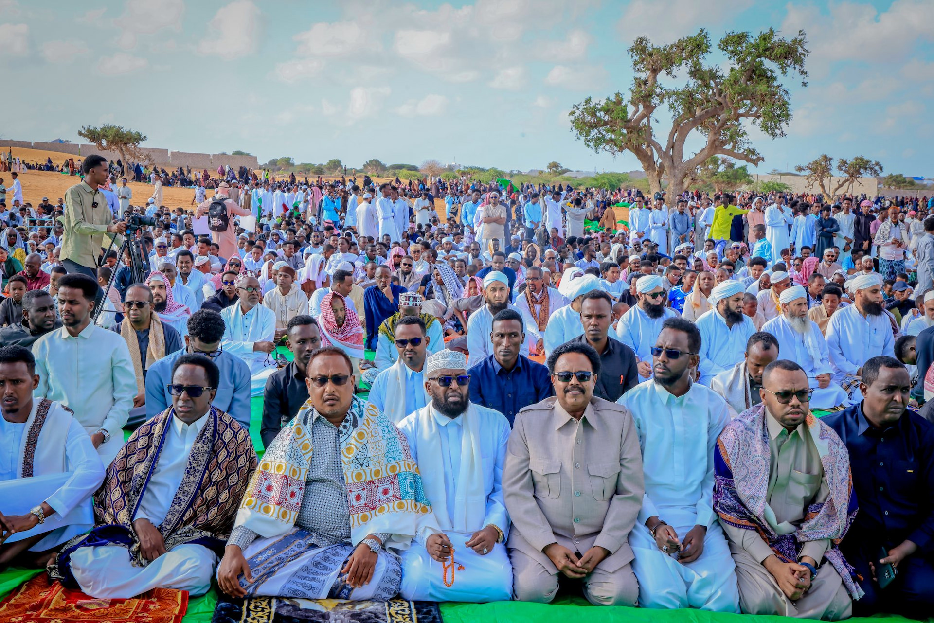 Guddoomiyaha Gobolka Banaadir oo salaadda Ciidul Fitriga la tukaday shacabka Degmada Daarusalaam