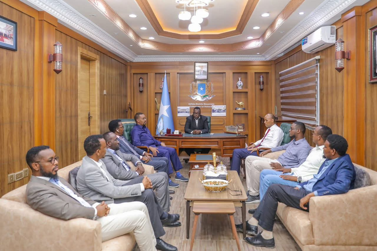 Wasiirka cadaaladda oo qaabilay agaasimayaal ka socda dowlad goboleedyada