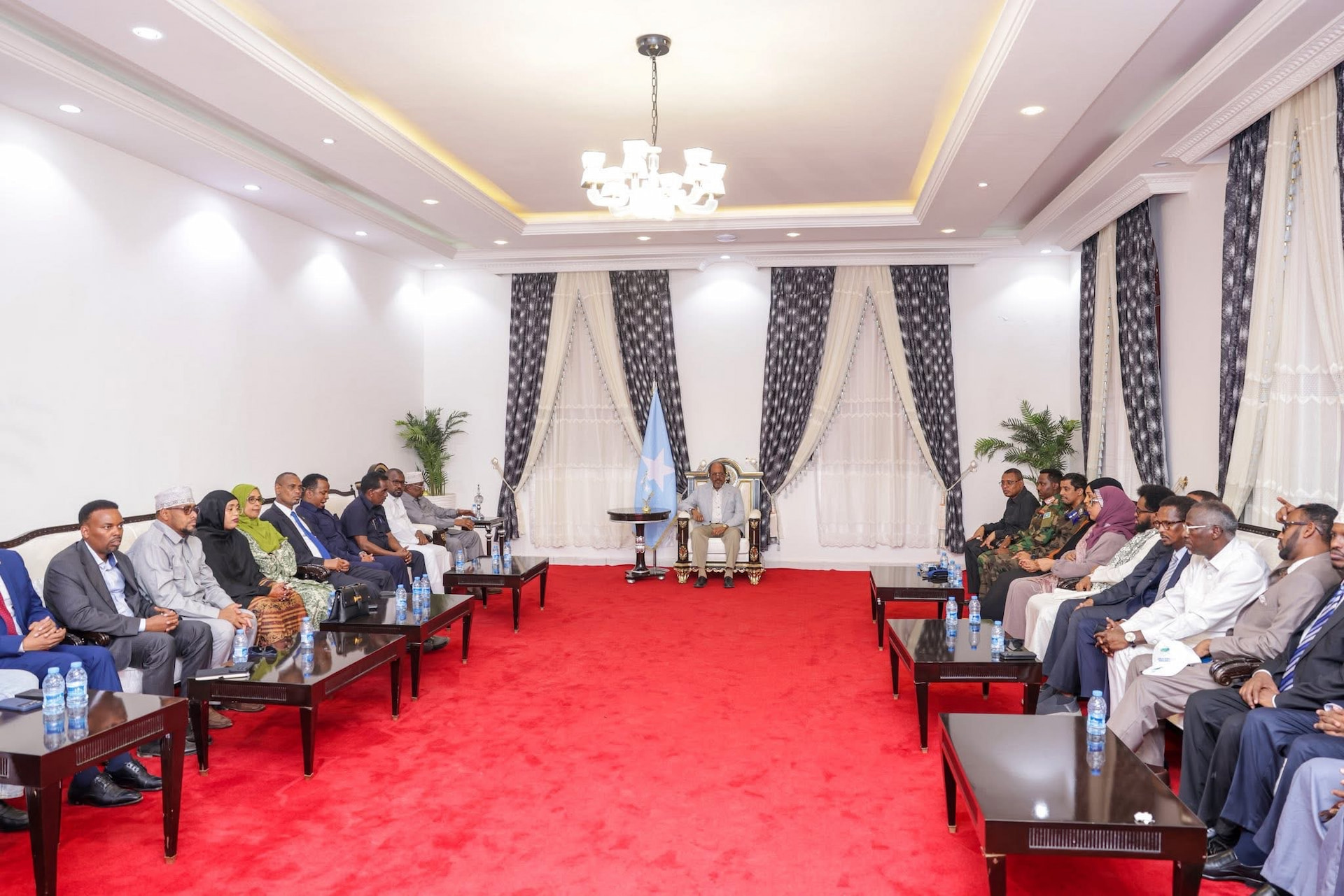 Madaxweyne Xasan Sheekh iyo wafdi uu hoggaaminayo oo gaaray Baydhabo