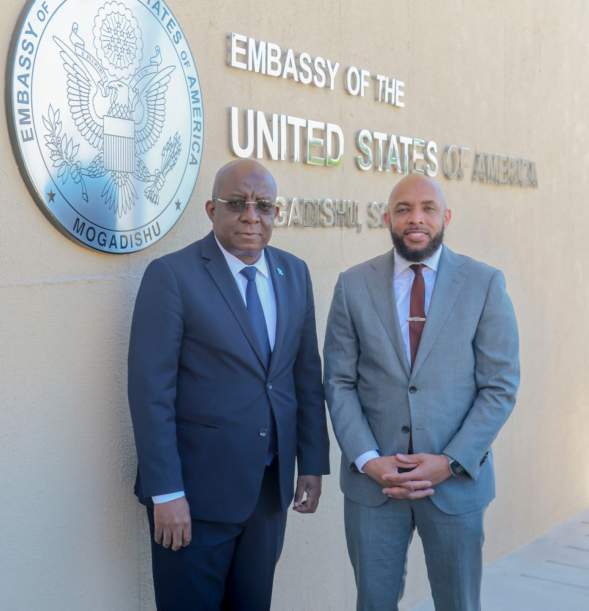 Wasiir Daa'uud Aweys oo la kulmay Danjire Justin Davis