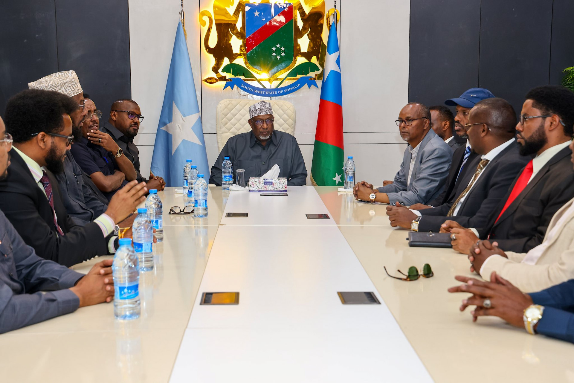 Guddoomiye Aadan Madoobe oo shir guddoomiyey kulan ka dhacay Baydhabo
