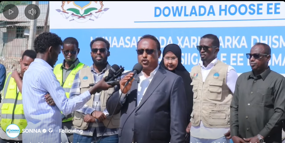 Guddoomiye Muungaab "Mashruuca biya mareennada magaalada ayaa bilaha soo socda la dhagax dhigi doonaa"