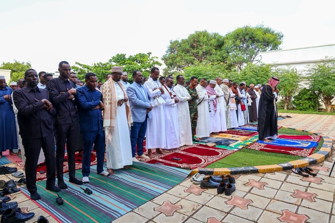 Guddoomiyaha golaha shacabka BJFS oo Baydhabo kula Dukaday boqolaal ruux