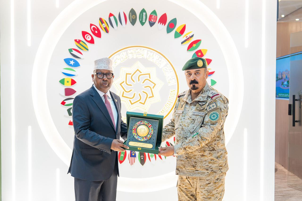 الصومال – وزير الدفاع يزور مقر التحالف الإسلامي العسكري لمحاربة الإرهاب بالرياض