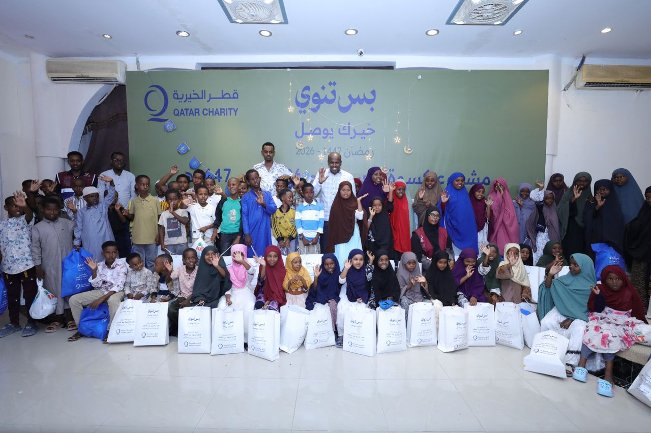 الصومال – بدعم أهل الخير في دولة قطر الشقيقة.. قطر الخيرية تدخل الفرحة على 930 يتيماً في الصومال