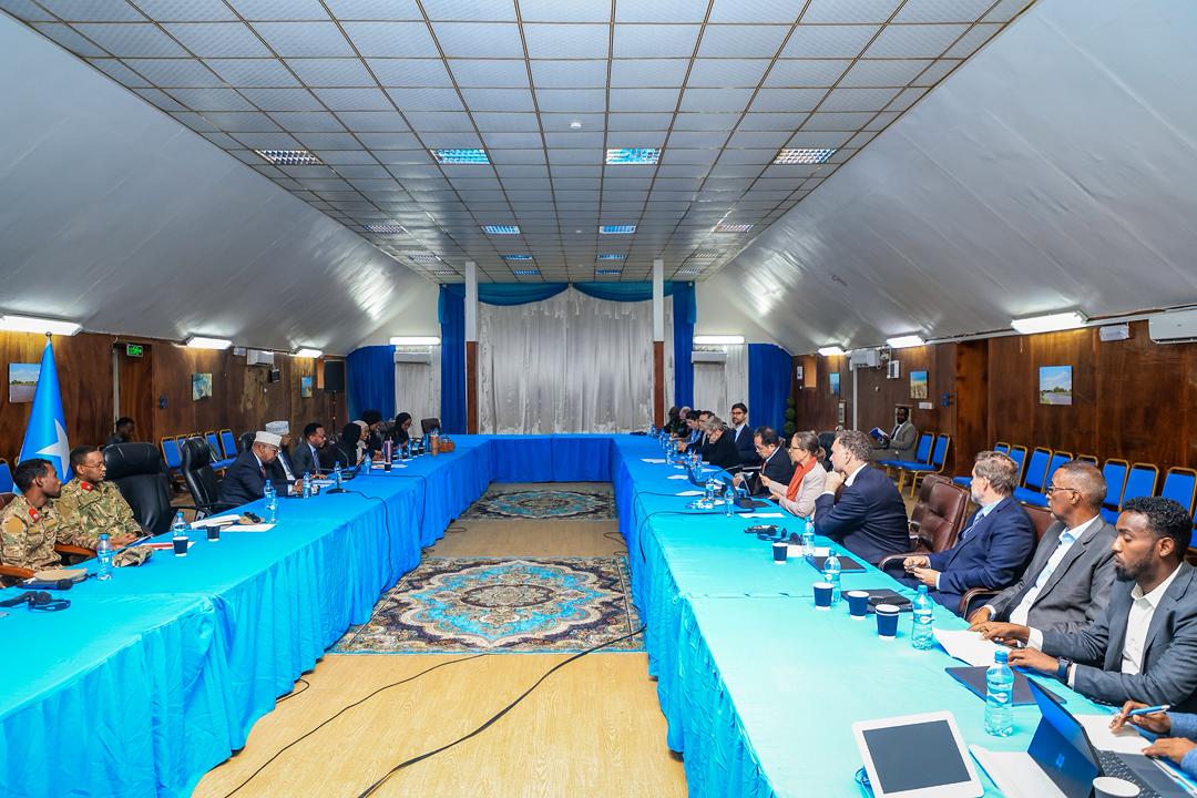 الصومال – وزير الدفاع يشارك في اجتماع مراجعة حوكمة القطاع الأمني ​​وإصلاحه