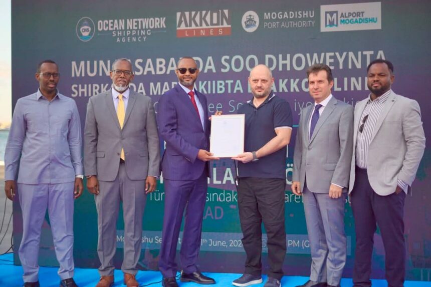 الصومال – بدأت شركة الشحن Akon Lines عملياتها في ميناء مقديشو الصومال – بدأت شركة الشحن Akon Lines عملياتها في ميناء مقديشو