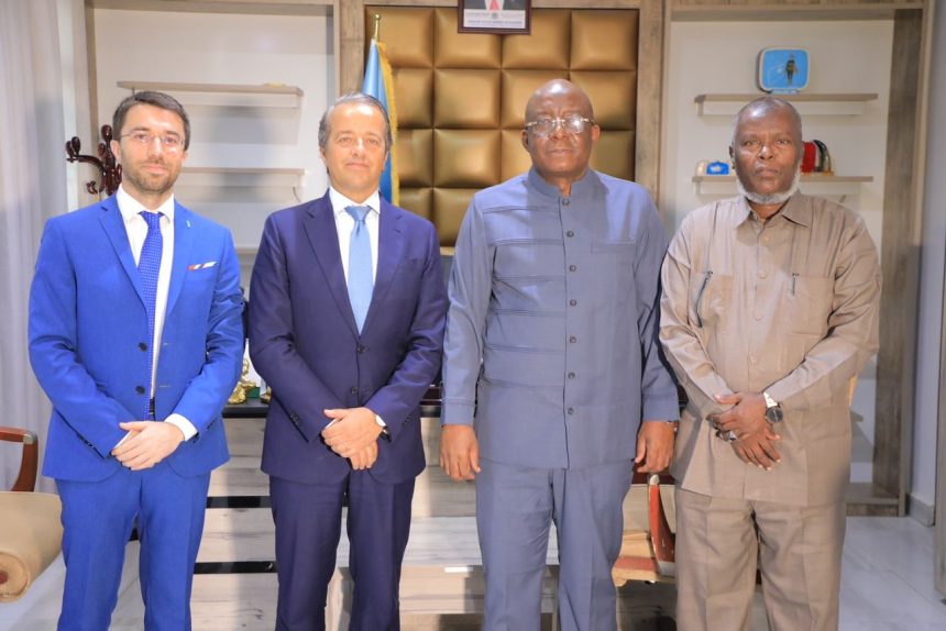 Minister of Information receives the Ambassador of Italy to Somalia ...