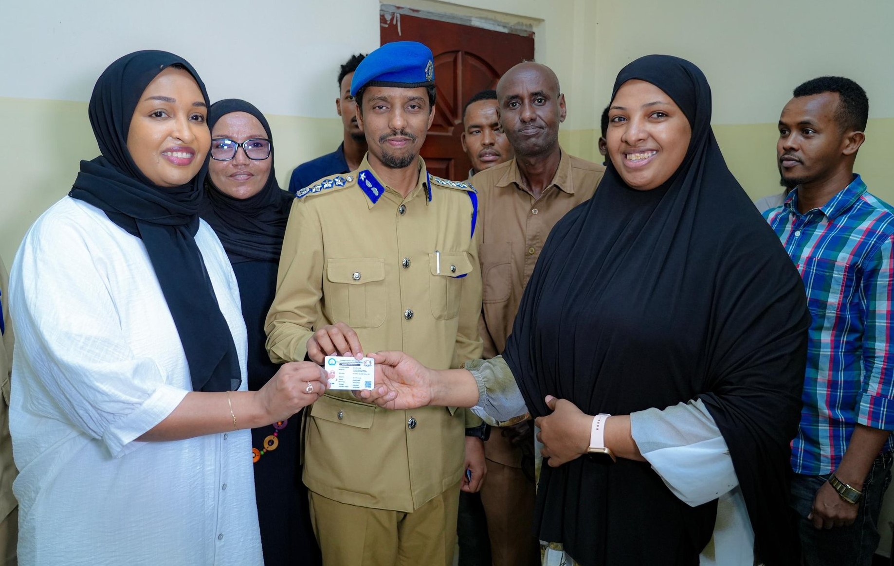 Minister of Household and Human Rights Growth Receives Voter Card Forward of Banadir Native Council Elections – Somali Nationwide Information Company