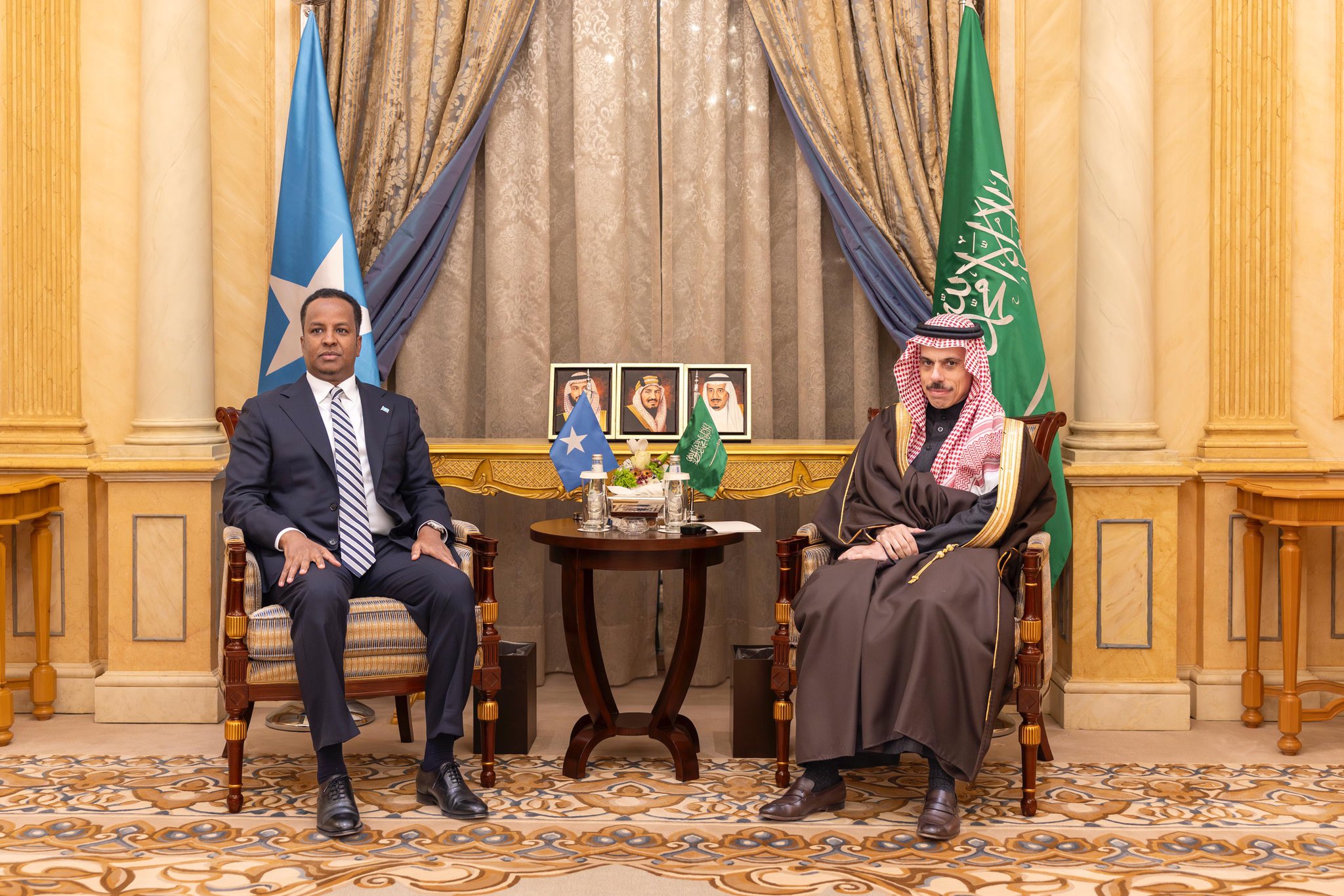 International Affairs Minister meets his Saudi counterpart to affirm Somalia’s unity and sovereignty – Somali Nationwide Information Company International Affairs Minister meets his Saudi counterpart to affirm Somalia’s unity and sovereignty – Somali Nationwide Information Company