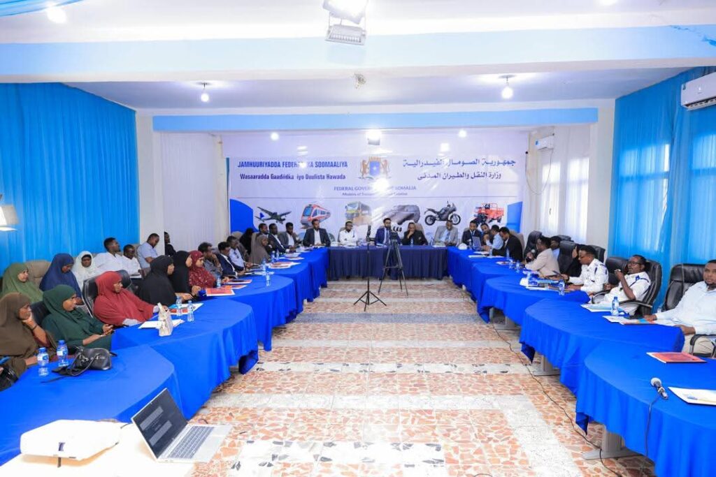 Soohdinta Soomaaliya oo Horumarisa Badbaadada Waddooyinka iyo Isbeddelada Taraafikada Iyadoo La Qabtay Kulan Sare oo La Tashiga ah Muqdisho