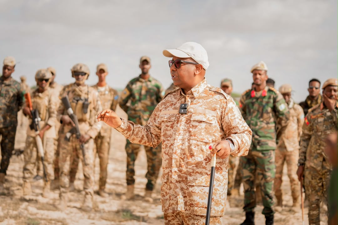 وزير الدفاع ورئيس الأركان يتفقدان وحدات القوات المسلحة في الخطوط الأمامية بمدينة عيل طير