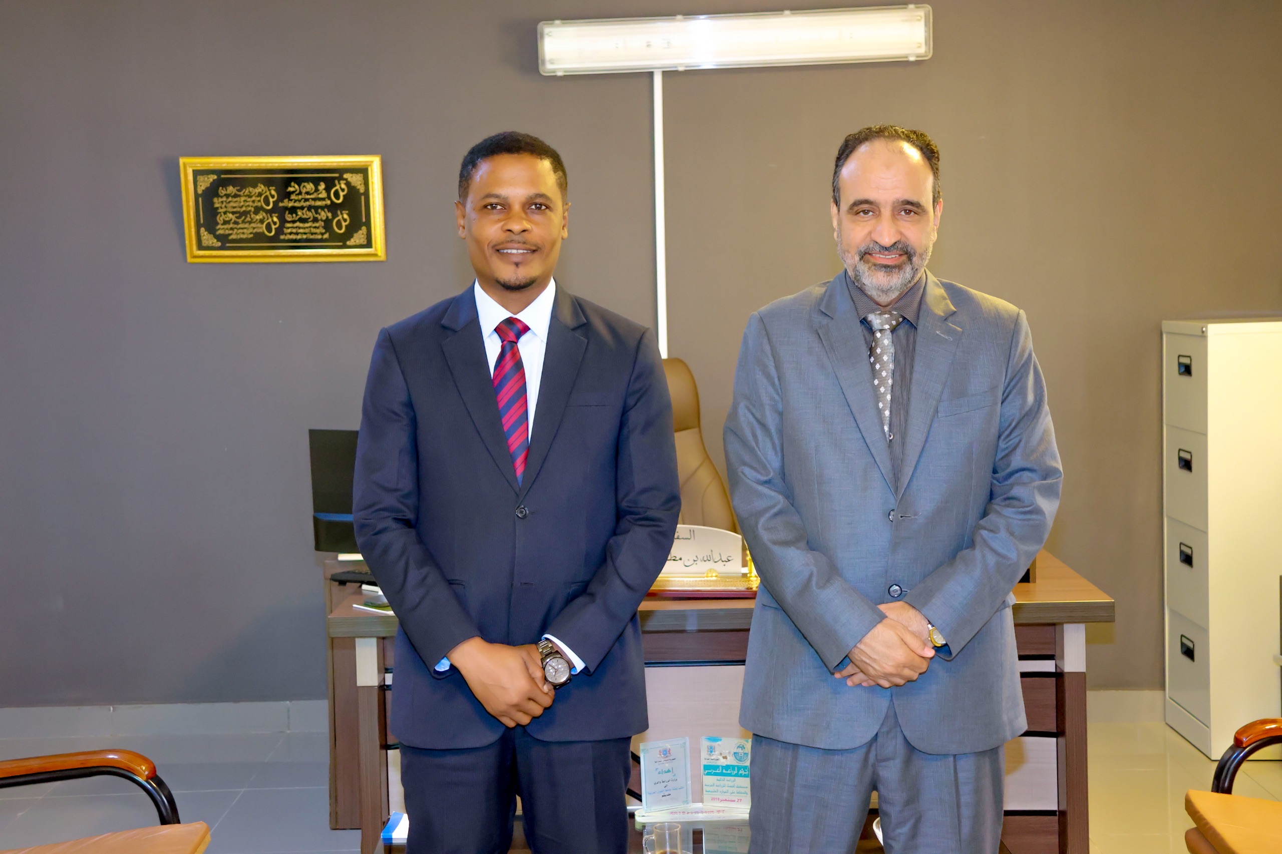 وزير الإعلام والثقافة والسياحة يزور بعثة جامعة الدول العربية في الصومال