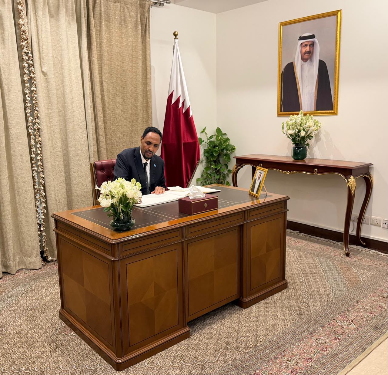 سفير الدولة لدى الهند يقدّم التعازي في وفاة الأمير الأسبق لدولة قطر