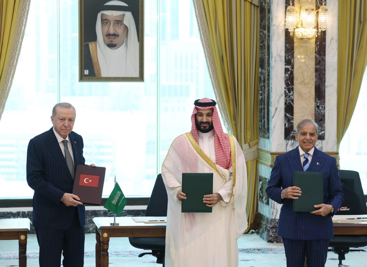 السعودية وتركيا وباكستان توقّع اتفاقية دفاع مشترك لتعزيز الردع الأمني