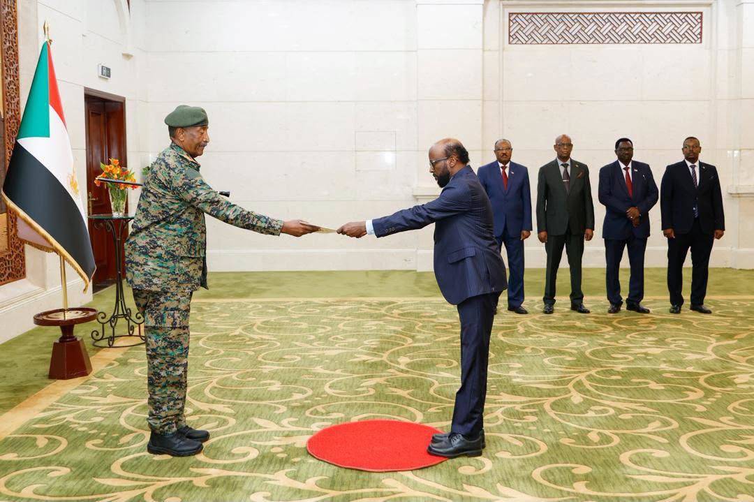 السفير الجمهورية الجديد لدى السودان يقدّم أوراق اعتماده للبرهان