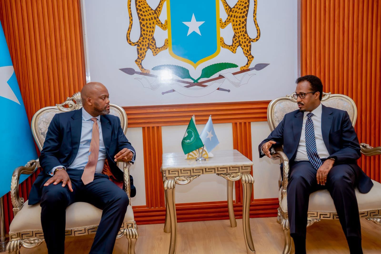 وزير التجارة يستقبل في مقديشو الأمين العام لمنطقة التجارة الحرة القارية الإفريقية
