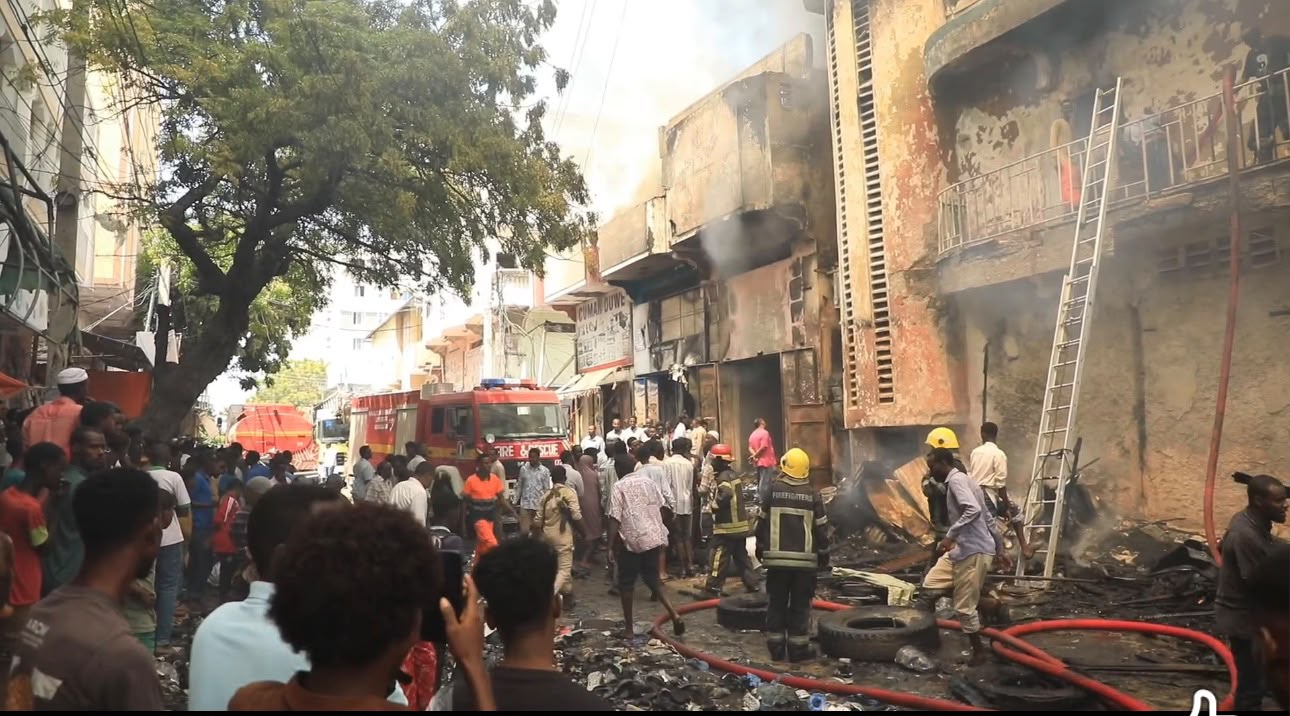 Firefighters Contain Major Blaze at Mogadishu’s Bakaaraha Market