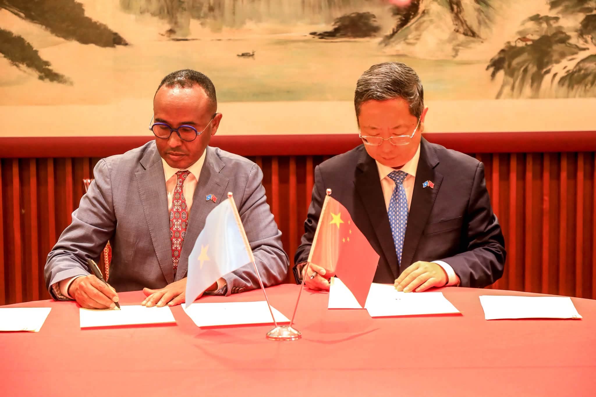 Somalia, China Sign Humanitarian Assistance Agreement for Vulnerable Communities