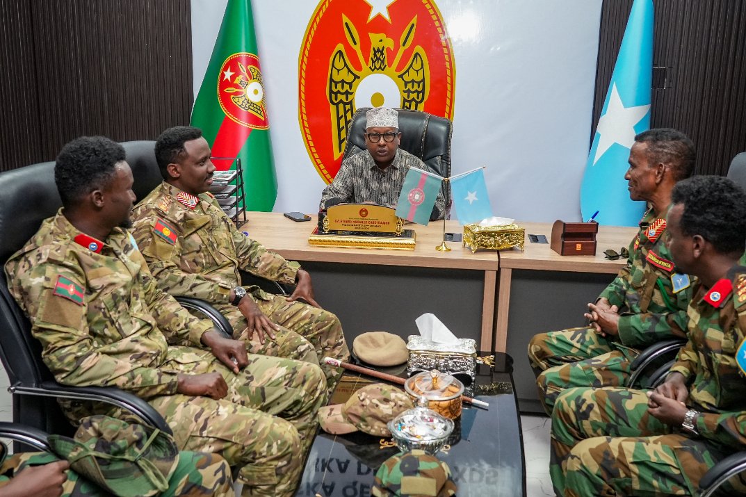 Defence Minister, SNA Commander Inspect 21st Division Headquarters in Dhuusamareeb