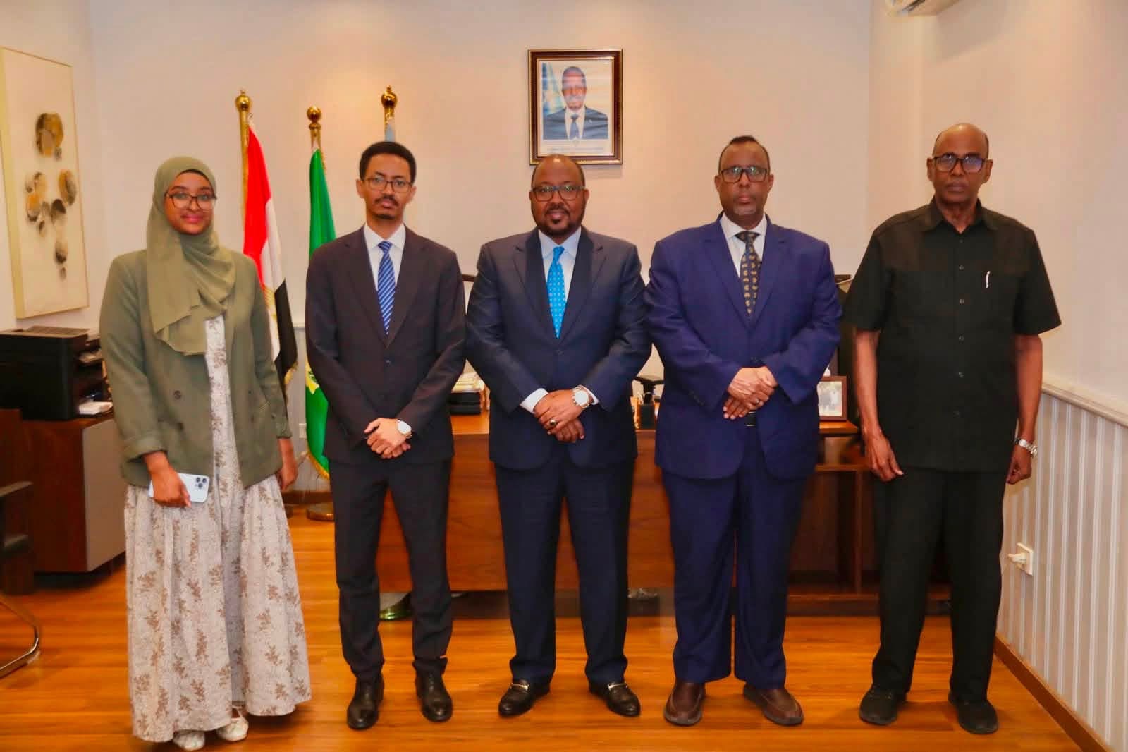 Somalia’s Ambassador to Egypt Receives Northeastern State Leader in Cairo