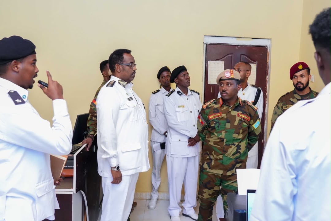 Somali Army Chief Inspects Naval Forces Headquarters