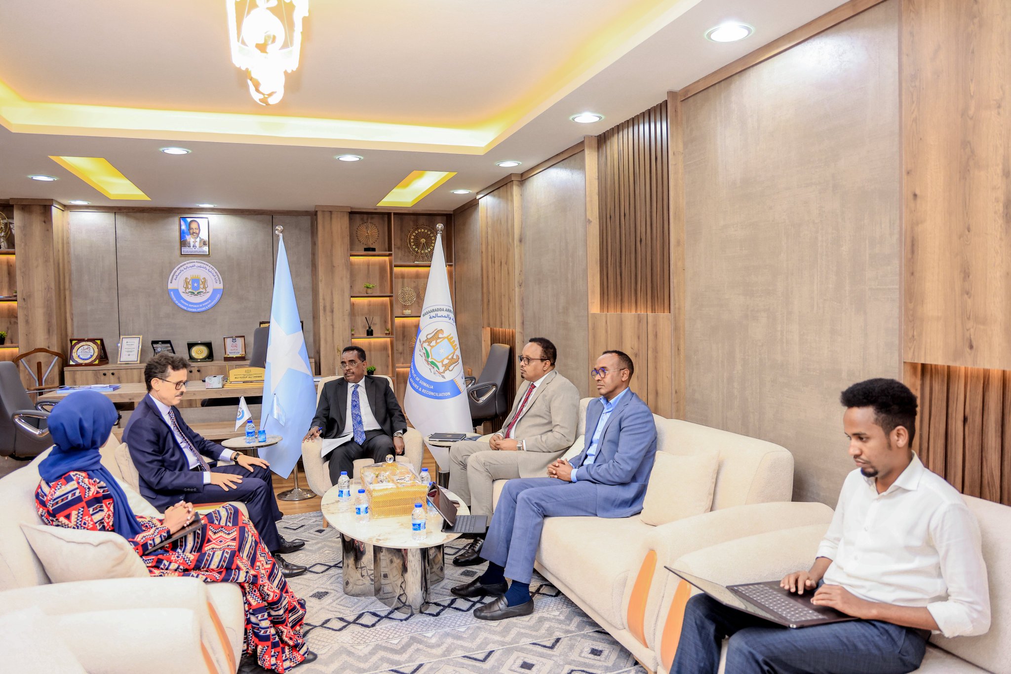 Somalia, Algeria Discuss Strengthening Cooperation on Reconciliation and Governance
