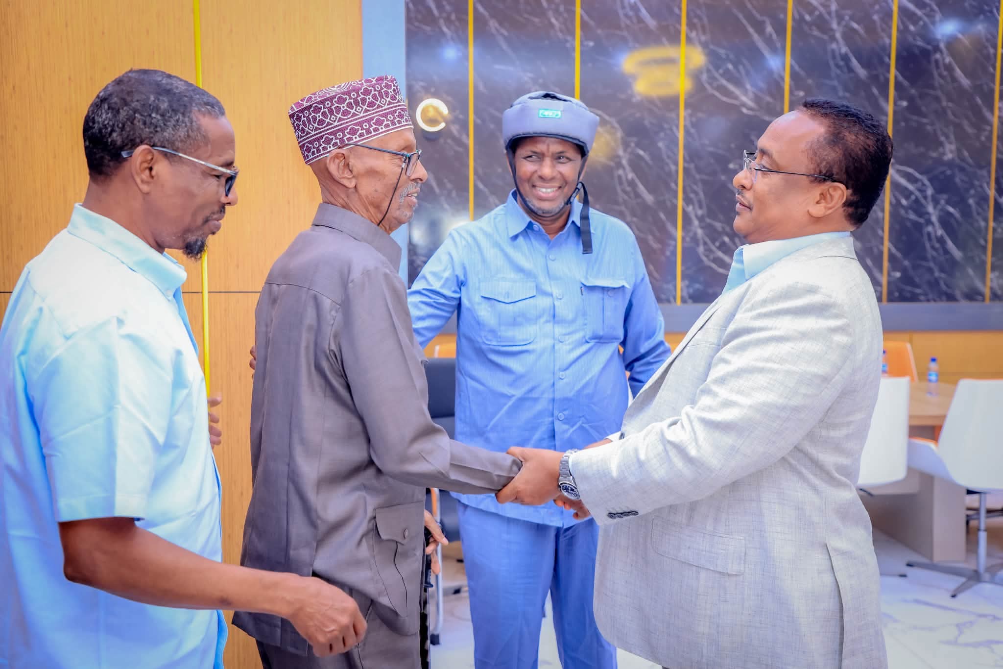 Banadir Governor Meets Somali Poets Mustafa Sheikh Ilmi