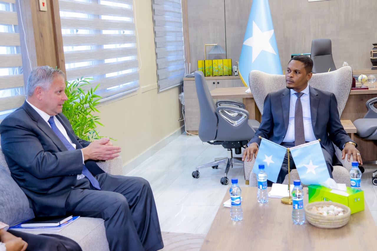 Somalia, U.S. Discuss Strategic Communications in Counterterrorism Efforts