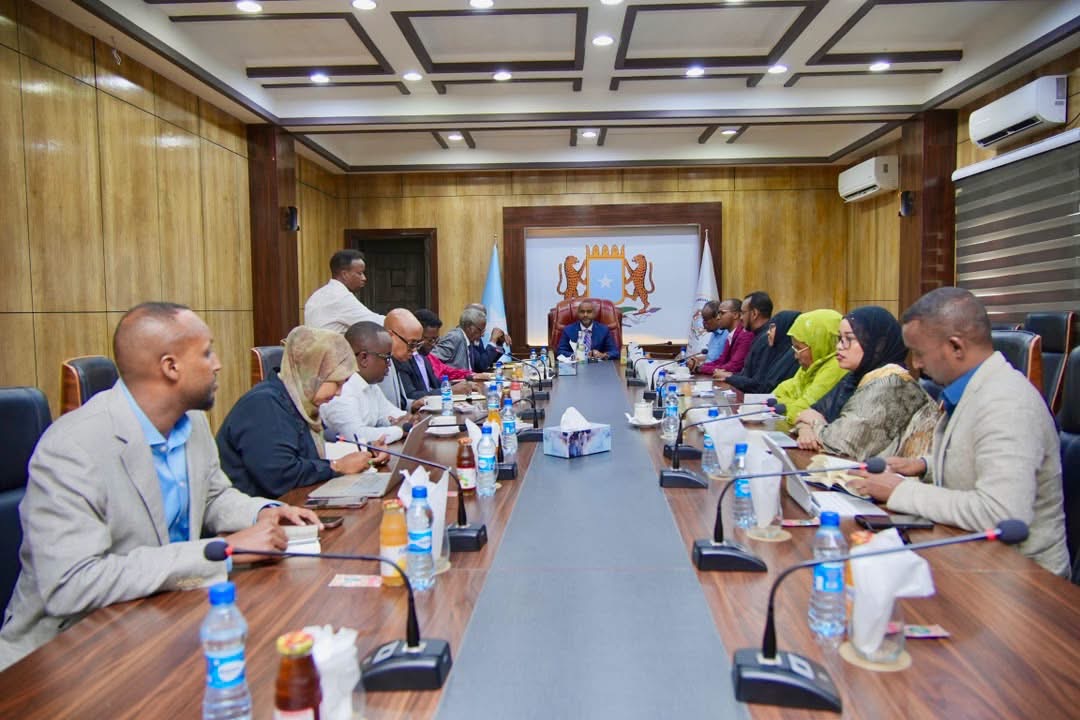 Speaker of the Parliament Meets Civil Society Representatives in Mogadishu