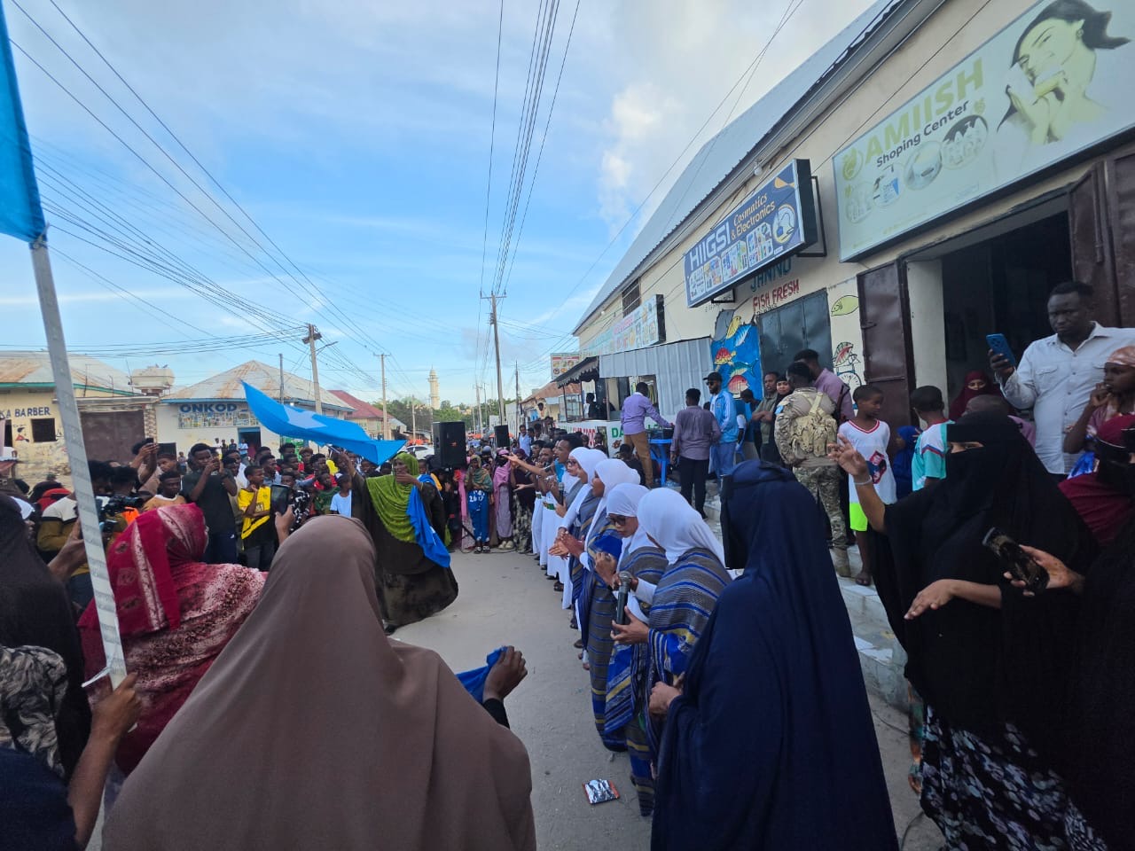 Fanaaniinta Hobollada Qaranka oo Muqdisho ku soo bandhigay heeso waddani ah
