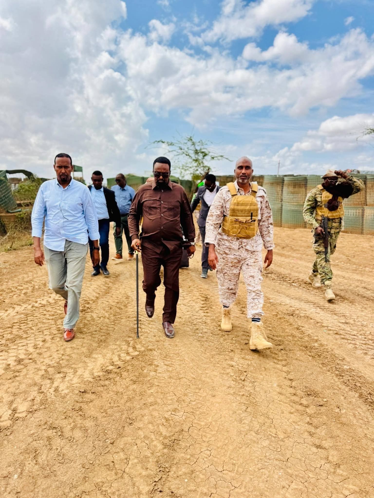 Madaxweyne Ku-xigeenka Hirshabelle iyo mas’uuliyiin kale oo u baxay joojinta colaadda ka taagan magaalada Jalalaqsi